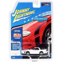 Johnny Lightning 2002...