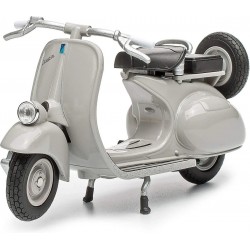 Welly Vespa 125cc Con Base 1:18