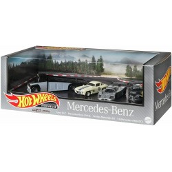 Hot Wheels Mercedes-Benz Diorama Set